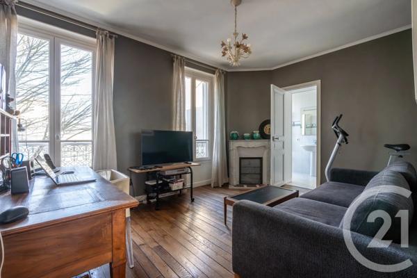 Maison à vendre  7 pièces - 141,88 m 2   ST MAUR DES FOSSES  - 94