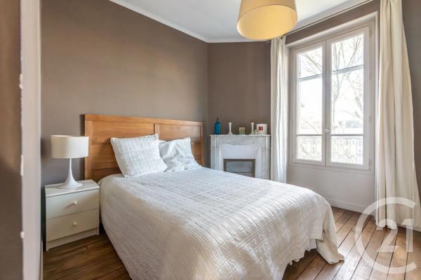Maison à vendre  7 pièces - 141,88 m 2   ST MAUR DES FOSSES  - 94