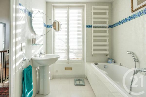 Maison à vendre  7 pièces - 141,88 m 2   ST MAUR DES FOSSES  - 94