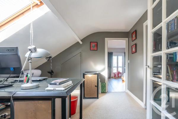 Maison à vendre  7 pièces - 141,88 m 2   ST MAUR DES FOSSES  - 94