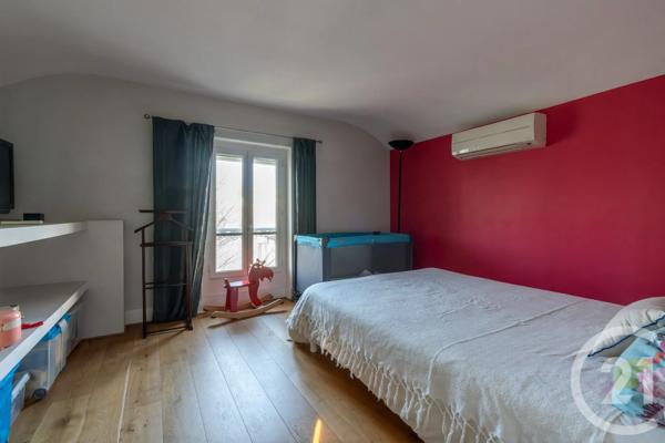 Maison à vendre  7 pièces - 141,88 m 2   ST MAUR DES FOSSES  - 94