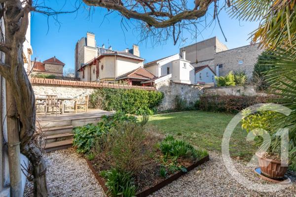 Maison à vendre  7 pièces - 141,88 m 2   ST MAUR DES FOSSES  - 94