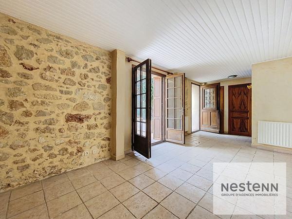 A vendre maison en pierre de 225 m² avec 7 chambres sur terrain arboré de 530 m² à Montpellier