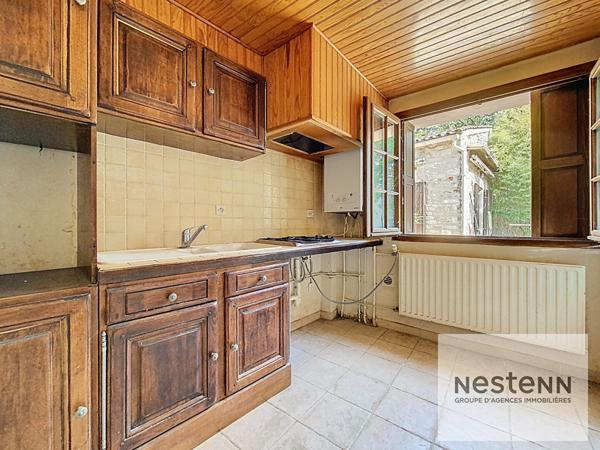 A vendre maison en pierre de 225 m² avec 7 chambres sur terrain arboré de 530 m² à Montpellier