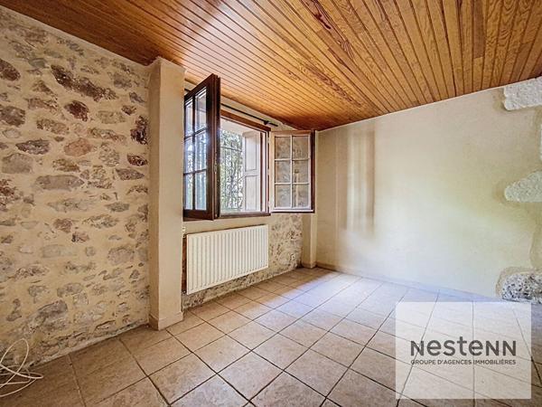 A vendre maison en pierre de 225 m² avec 7 chambres sur terrain arboré de 530 m² à Montpellier