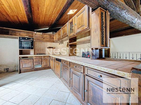 A vendre maison en pierre de 225 m² avec 7 chambres sur terrain arboré de 530 m² à Montpellier