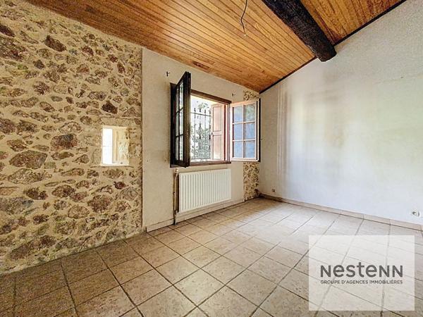 A vendre maison en pierre de 225 m² avec 7 chambres sur terrain arboré de 530 m² à Montpellier