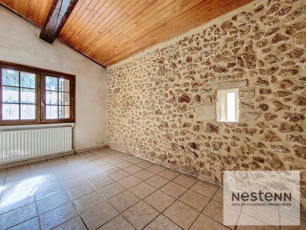 A vendre maison en pierre de 225 m² avec 7 chambres sur terrain arboré de 530 m² à Montpellier