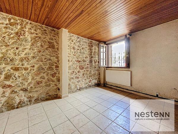 A vendre maison en pierre de 225 m² avec 7 chambres sur terrain arboré de 530 m² à Montpellier
