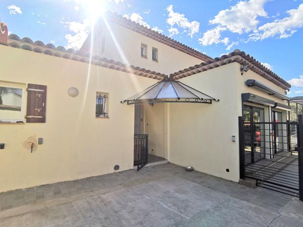LA COLLE SUR LOUP : VILLA AVEC PISCINE DANS BELLE PROPRIETE