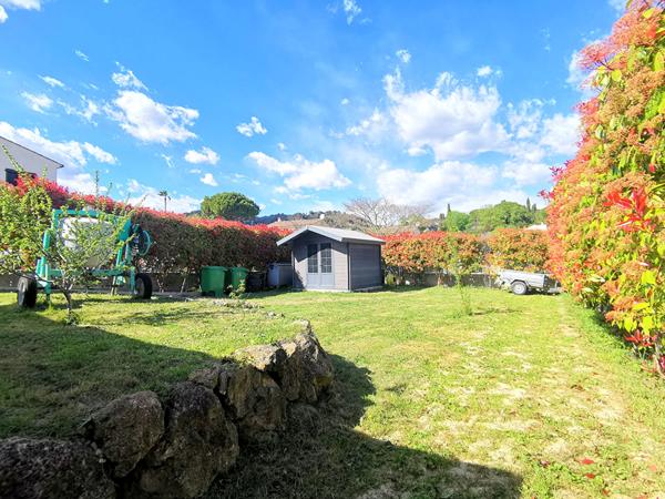 LA COLLE SUR LOUP : VILLA AVEC PISCINE DANS BELLE PROPRIETE