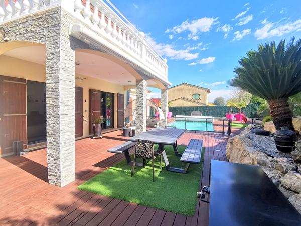 LA COLLE SUR LOUP : VILLA AVEC PISCINE DANS BELLE PROPRIETE