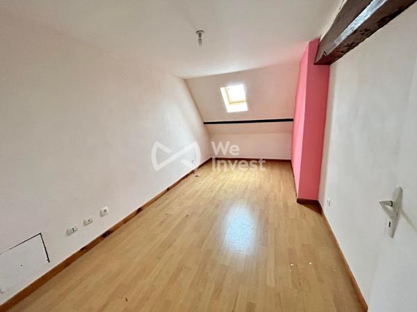 IMMEUBLE DE 362M² COMPRENANT : un F5 avec garage, deux F2, un F3, un F2 A RENOVER.