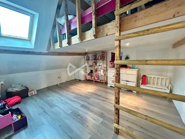 IMMEUBLE DE 362M² COMPRENANT : un F5 avec garage, deux F2, un F3, un F2 A RENOVER.