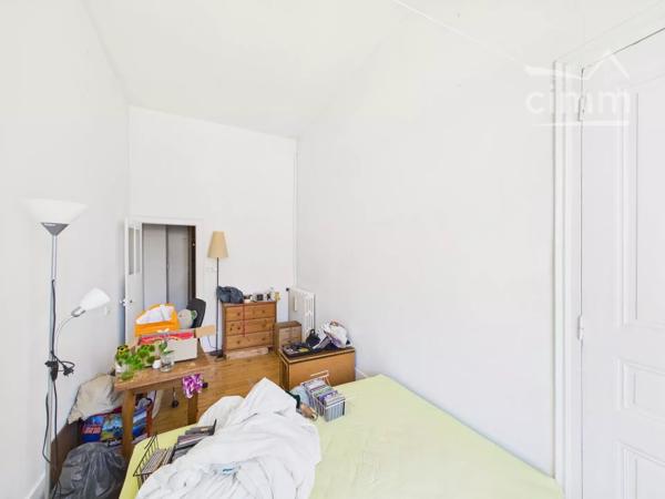 Fanny Soutous cous propose de découvrir ce grand T5 de 160 m2 proche de la place de Verdun en hyper centre ville.
