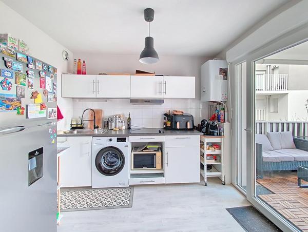 Grand T2 à Eysines, avec place de parking et terrasse