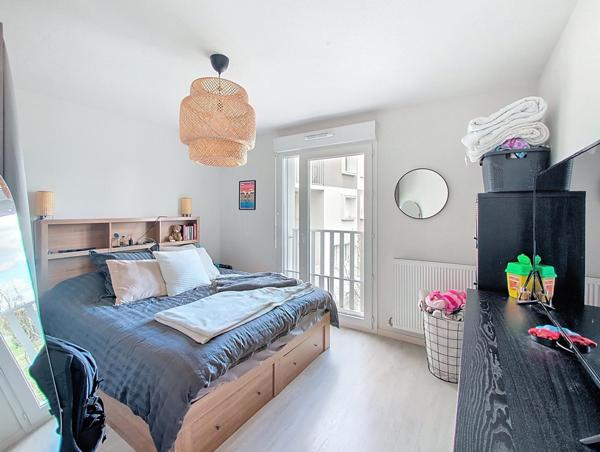 Grand T2 à Eysines, avec place de parking et terrasse