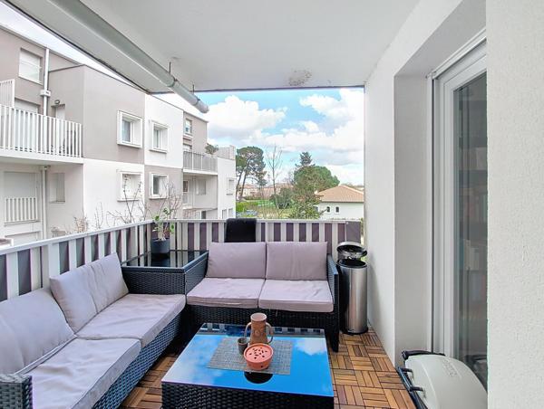 Grand T2 à Eysines, avec place de parking et terrasse