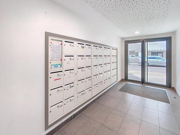 Grand T2 à Eysines, avec place de parking et terrasse