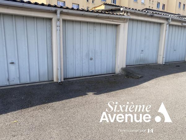 Parking / box 1 pièce 12 m2