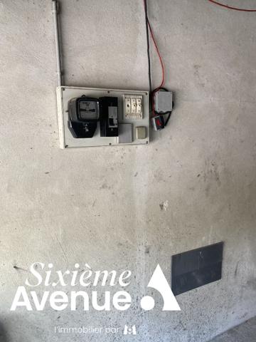 Parking / box 1 pièce 12 m2