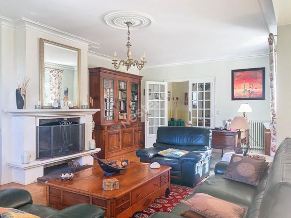 Vente maison familiale de 213m2 à Chateaubriant avec cinq chambres, sur un terrain arboré de plus de 2 hectares avec piscine