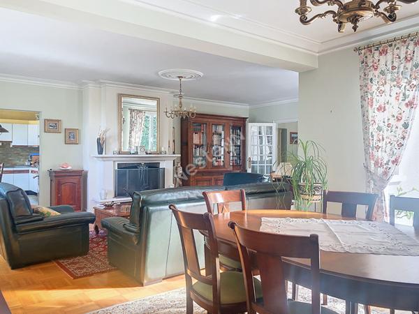 Vente maison familiale de 213m2 à Chateaubriant avec cinq chambres, sur un terrain arboré de plus de 2 hectares avec piscine