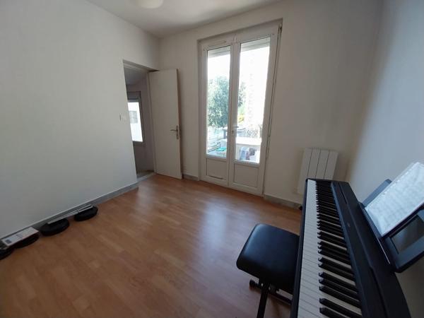 Maison Meulan En Yvelines 2 chambres, jardin, dépendance