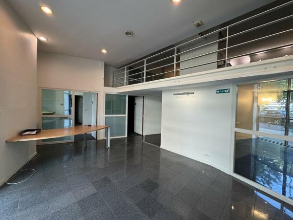 TOURS CENTRE GARE BUREAUX COMMERCIAUX A LOUER 233 M² AVEC 7 PARKINGS