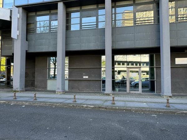 TOURS CENTRE GARE BUREAUX COMMERCIAUX A LOUER 233 M² AVEC 7 PARKINGS
