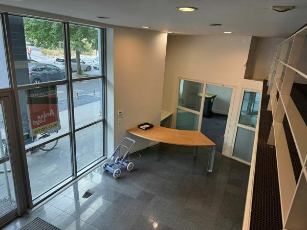 TOURS CENTRE GARE BUREAUX COMMERCIAUX A LOUER 233 M² AVEC 7 PARKINGS