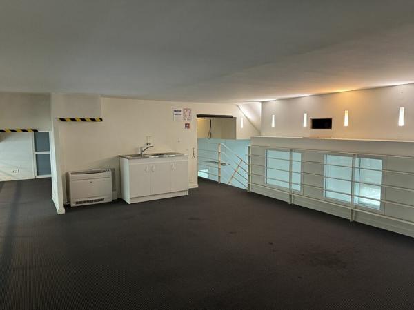 TOURS CENTRE GARE BUREAUX COMMERCIAUX A LOUER 233 M² AVEC 7 PARKINGS
