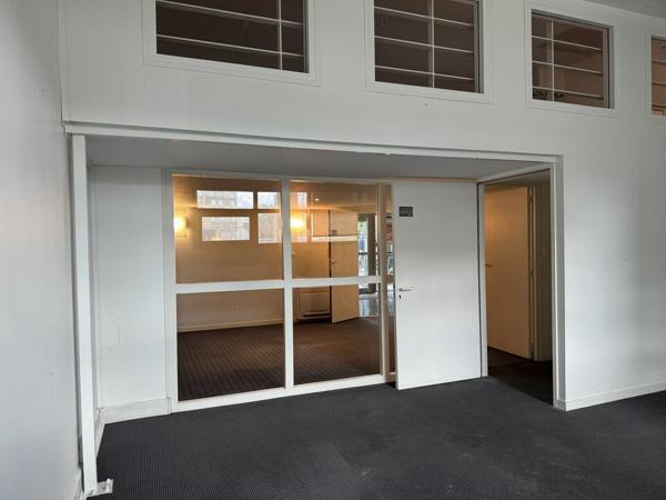 TOURS CENTRE GARE BUREAUX COMMERCIAUX A LOUER 233 M² AVEC 7 PARKINGS