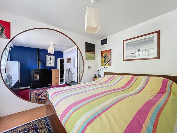 BOUGUENAIS-LES COUÊTS / Maison d'architecte atypique / 145 m2 habitables / Vaste terrain arboré avec PISCINE