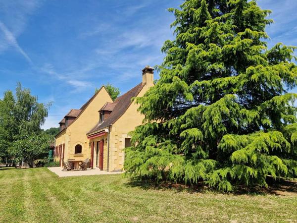 Maison contemporaine - Saint-cyprien Maison Perigordine proche des commerces et parc arboré de 3860m2