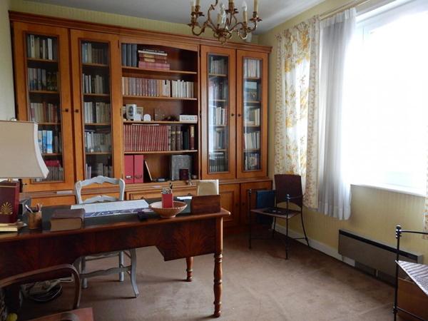 Saint-Julien-Chapteuil  43260  maison traditionnelle de 1972 sur deux niveaux élevés sur sous-sol  302 m² habitables 6 chambres sur 1613m² de terrain