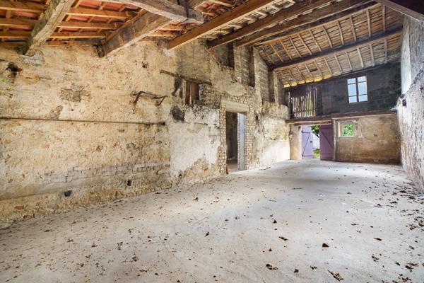 Grange 1 pièce 156 m2