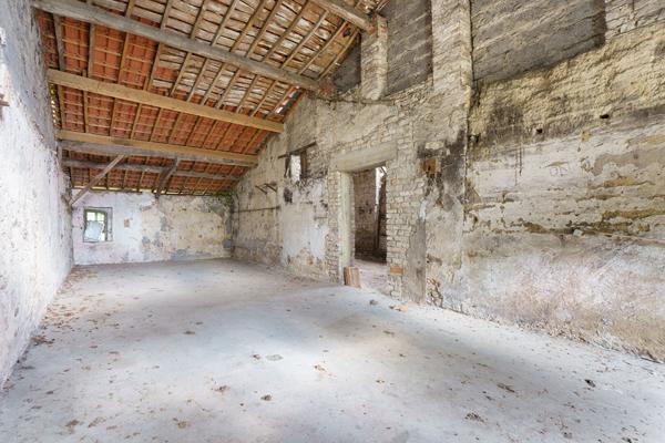 Grange 1 pièce 156 m2
