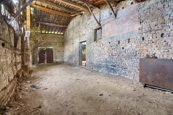 Grange 1 pièce 156 m2