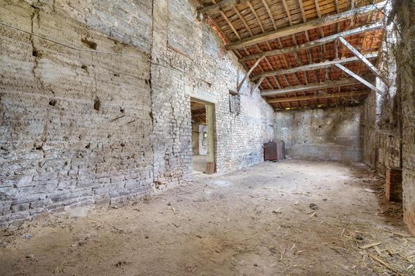 Grange 1 pièce 156 m2