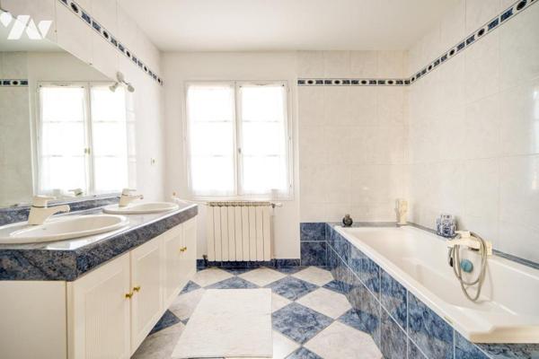 Saint Jean le Blanc, maison avec piscine et 2 garages