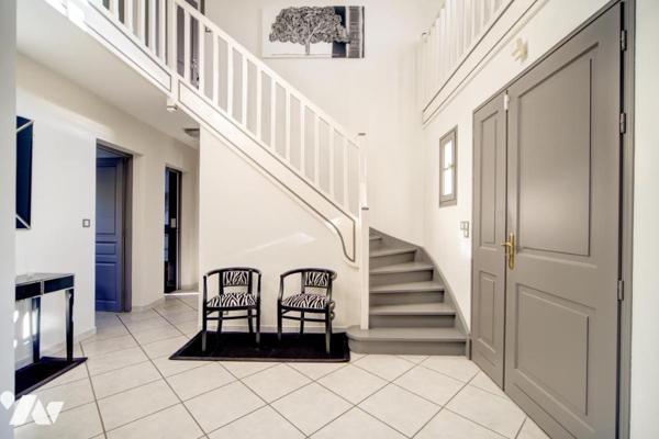 Saint Jean le Blanc, maison avec piscine et 2 garages