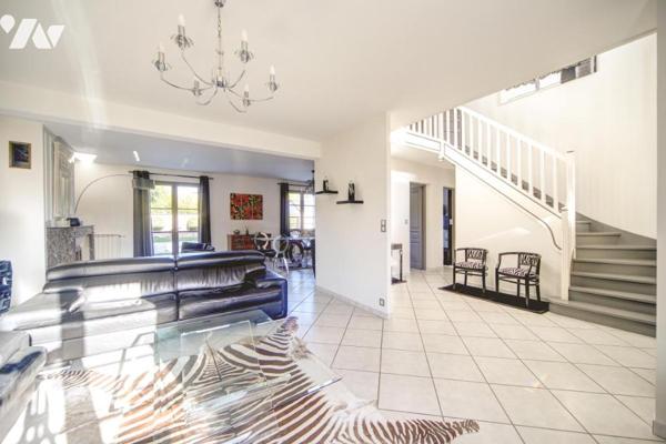 Saint Jean le Blanc, maison avec piscine et 2 garages