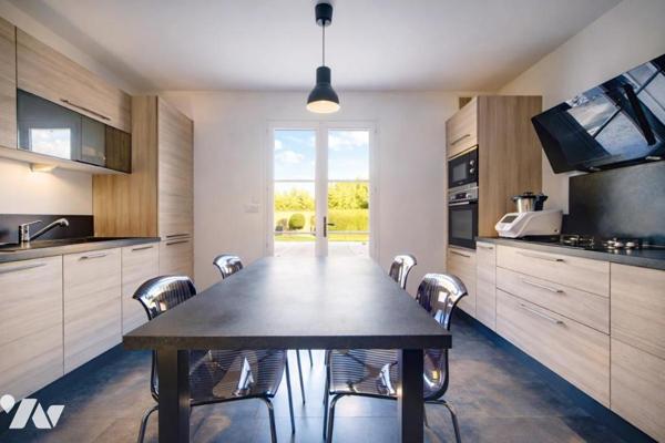 Saint Jean le Blanc, maison avec piscine et 2 garages