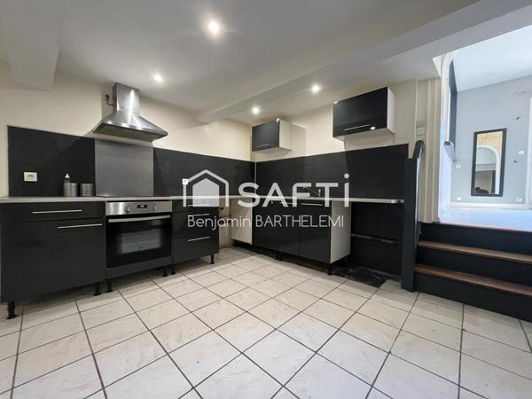 Une maison en pierre pleine de potentiel, dans un emplacement recherché,