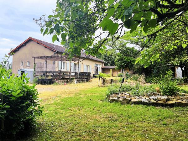Maison 3 chambres avec beau jardin Champagnac la riviere