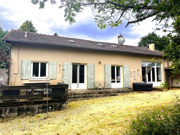 Maison 3 chambres avec beau jardin Champagnac la riviere