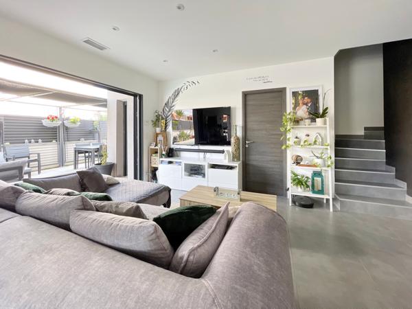 MAISON DE 120 M2 AVEC PISCINE (video 4K sur demande)