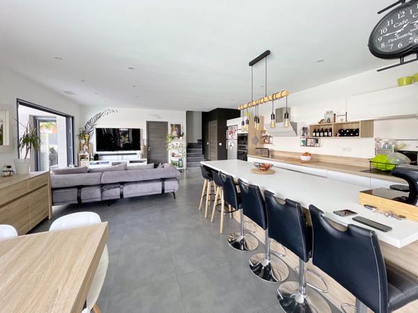 MAISON DE 120 M2 AVEC PISCINE (video 4K sur demande)