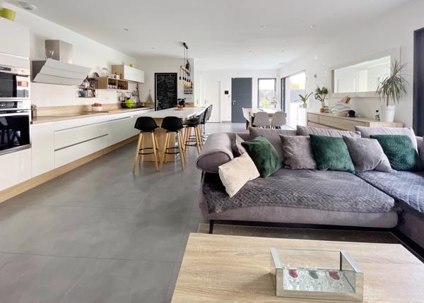 MAISON DE 120 M2 AVEC PISCINE (video 4K sur demande)